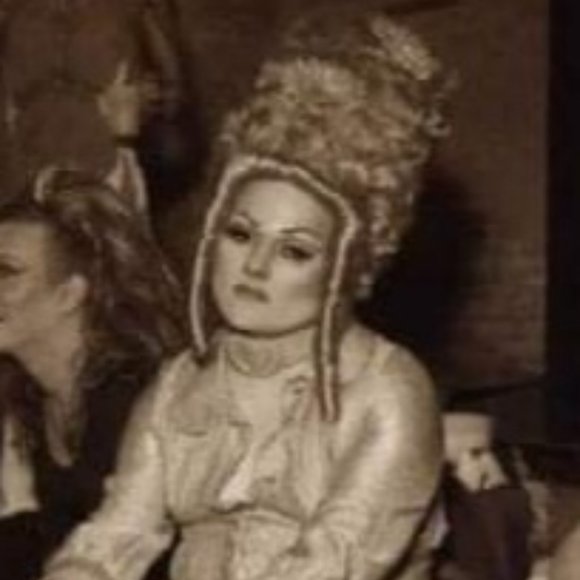 Meet Maralee. A Lifelong makeup lover and artist, my face is my favorite canvas. - Picture 9 of 13